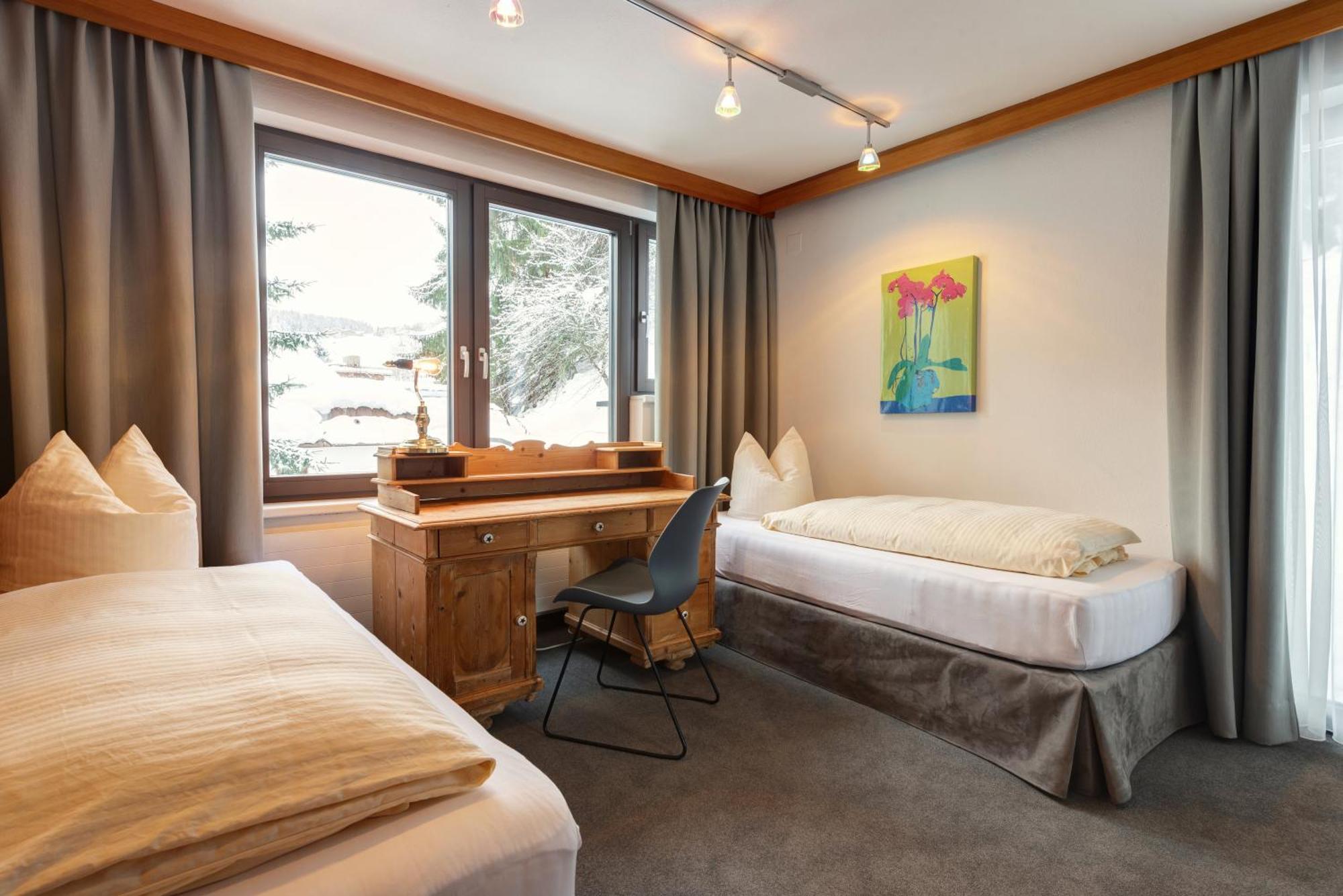 Hotel Pension Kirchplatz Sankt Anton am Arlberg Room photo