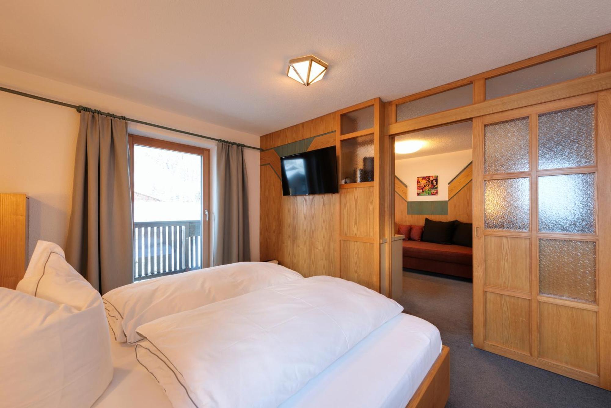 Hotel Pension Kirchplatz Sankt Anton am Arlberg Room photo