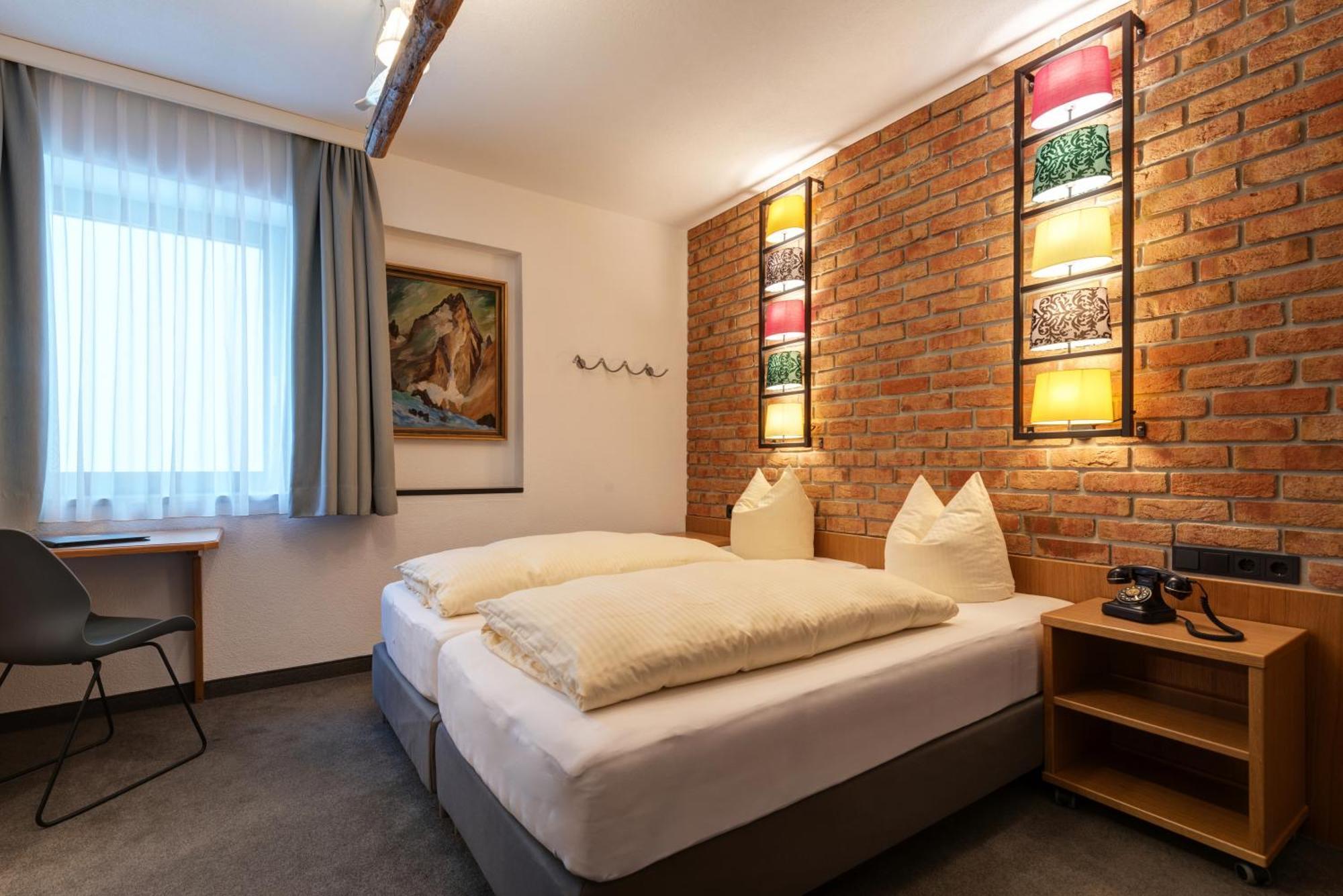Hotel Pension Kirchplatz Sankt Anton am Arlberg Room photo