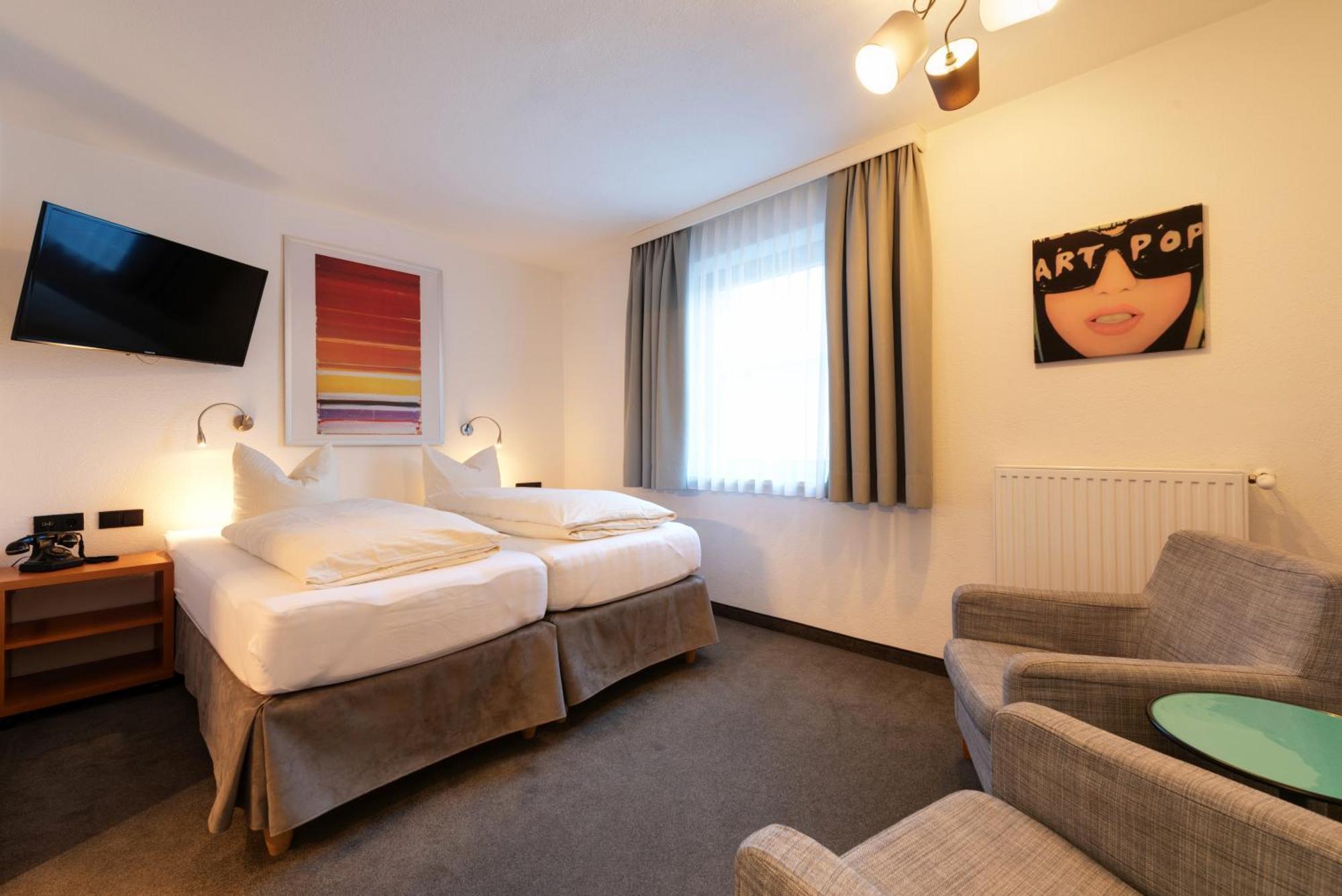 Hotel Pension Kirchplatz Sankt Anton am Arlberg Room photo