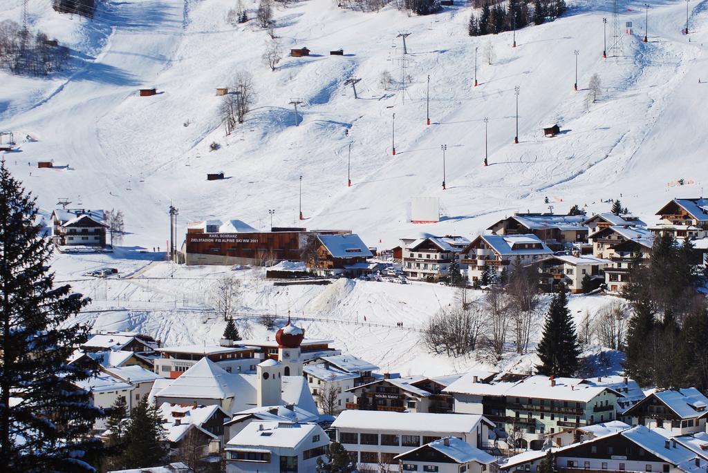 Hotel Pension Kirchplatz Sankt Anton am Arlberg Exterior photo